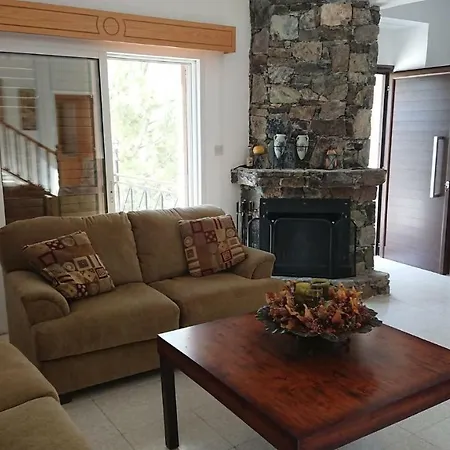 Village Sleeps 6 With Pool Βίλα Ζωοπηγή