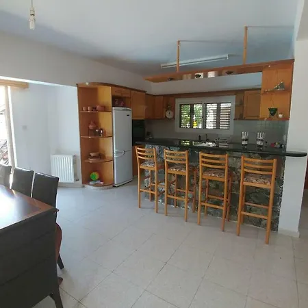 Villa Village Sleeps 6 With Pool Zoopiyi