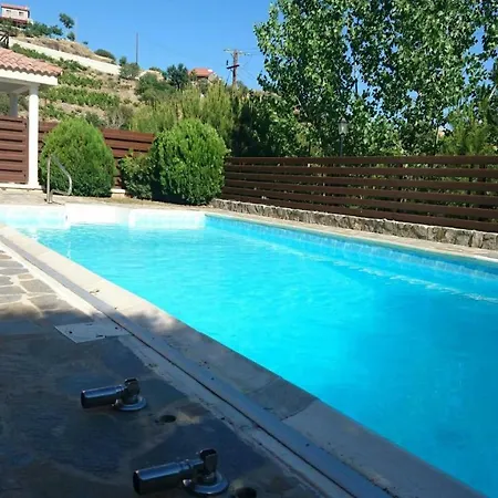 Village Sleeps 6 With Pool Zoopiyi